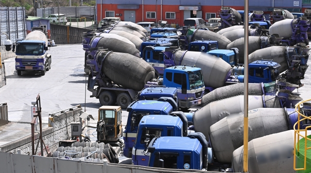 “건설업 하반기도 어렵다… 올해 수주 -8% 예상, PF문제도 시간 걸릴듯”