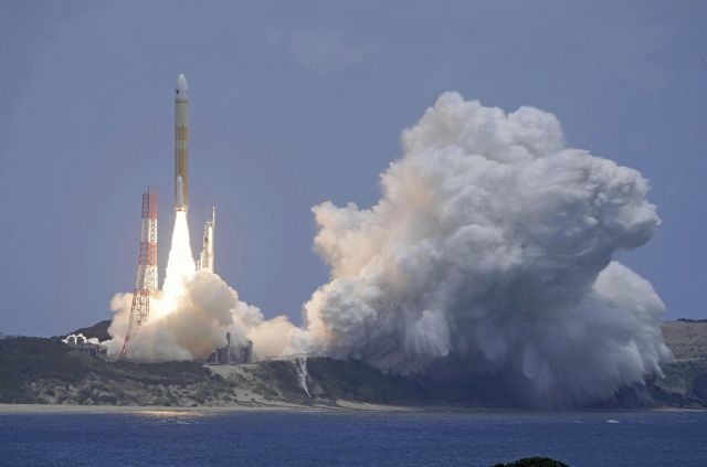 일본의 신형 대형 로켓 「H3」3호기가1일 오후12시6분쯤, 큐슈 남부 카고시마현골짜기 카시마 우주 센터에서 지구 관측위성을 실어 발사되고 있다. H3(은)는JAXA과 미츠비시중공업이 공동 개발한 신형 로켓으로 운용중