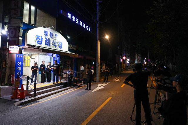 2일 오전 전날 시청역 교차로에서 발생한 대형 교통사고로 숨진 피해자들이 이송된 서울 영등포구 영등포병원 장례식장의 모습. 연합뉴스