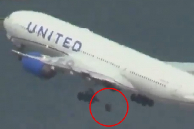 미국 캘리포니아주 로스앤젤레스 공항에서 8일(현지시간) 이륙한 유나이티드항공의 보잉 여객기에서 랜딩기어의 바퀴가 떨어지는 사고가 발생했다. 유튜브 캡처