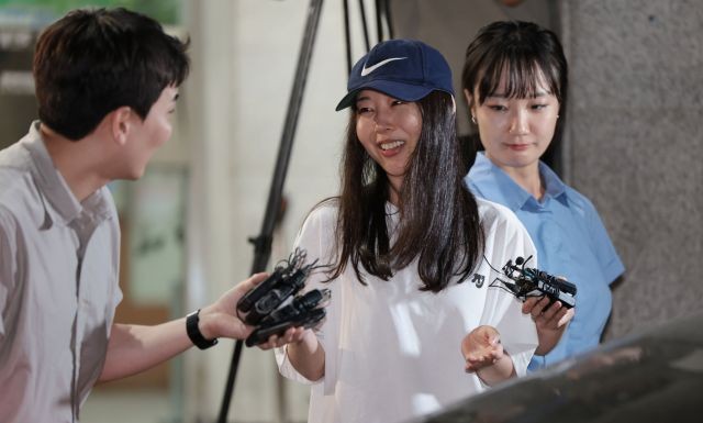 ‘<b>르세라핌</b> 소속사’ <b>쏘스뮤직</b>, <b>민희진</b>에 5억원 손해배상 소송