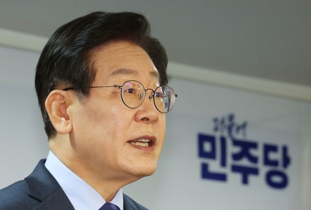 <b>권익위</b>, <b>이재명</b> 헬기 이송 특혜 논란에 “위반 사항 없다”