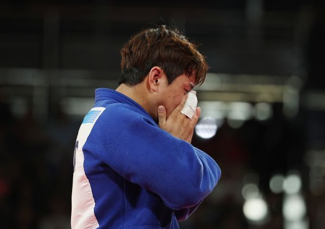 “다음엔 꼭” 유도 <b>이준환</b>, 세계 1위 꺾고 ‘눈물의 <b>동메달</b>’