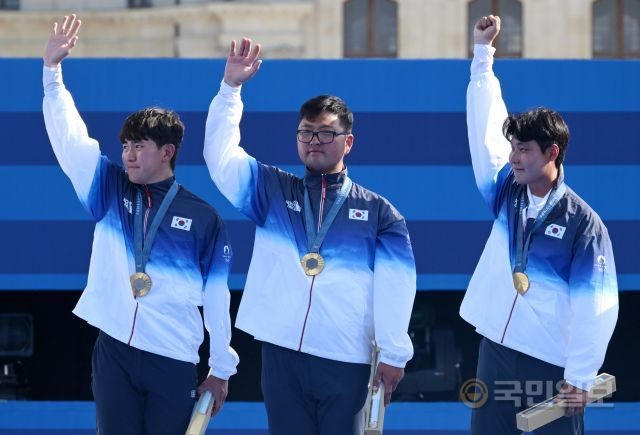 양궁男 개인전 은메달 확보…<b>김우진</b>-<b>이우석</b> <b>4강</b> 맞대결