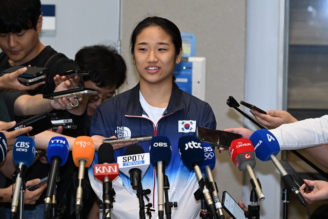 씁쓸한 귀국길 <b>안세영</b> “싸우려는 의도 아냐…운동 전념하고 싶다”