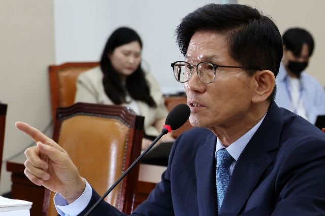 <b>김문수</b> “<b>박근혜 탄핵</b> 잘못된 일… 국정 농단 아냐”