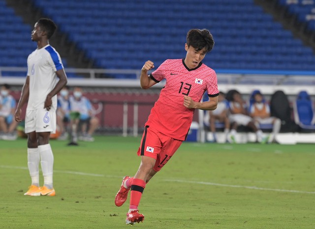 <b>아시안게임 축구</b> 金 <b>김진야</b>, 병역특례 실적 위조해 경고