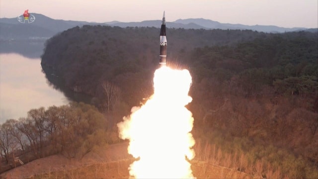 北, 단거리 <b>탄도미사일</b> 수 발 발사…“사거리 서울 도달”