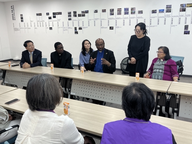 Jerry Pillay (fourth from the left) WCC General Secretary visiting a memorial space for victims of the Itaewon tragedy in Seoul Jung-gu Byeoldeul's House on the 22nd, interacting with the families. 
