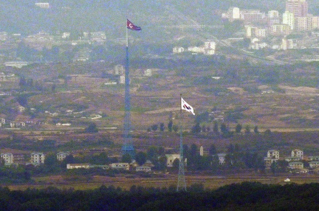 합참 “北, <b>경의선</b>·<b>동해선</b> 남북 <b>연결도로</b> 일부 폭파”