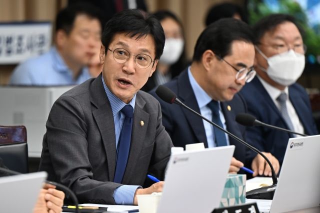 [속보] 검찰, ‘뇌물·당내 여론조작 <b>혐의</b>’ <b>신영대 구속영장</b> 청구