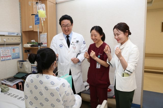 <b>수능 이틀</b> 전 혈액암 <b>진단</b>…병실서 <b>수능</b> 도전하는 재수생