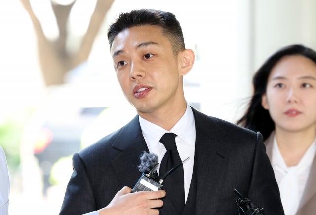 수의 입고 삭발한 <b>유아인</b>…“<b>부친상</b> 아픔” <b>선처</b> 호소