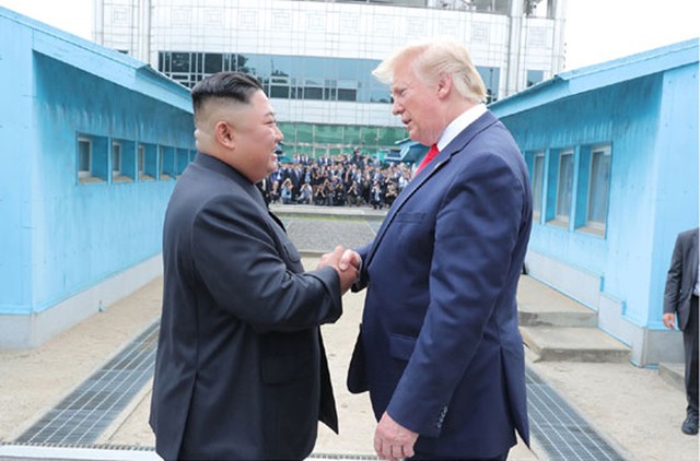 “<b>트럼프</b>-<b>김정은</b> 회담 검토”… 북미 대화 조기 추진 주목
