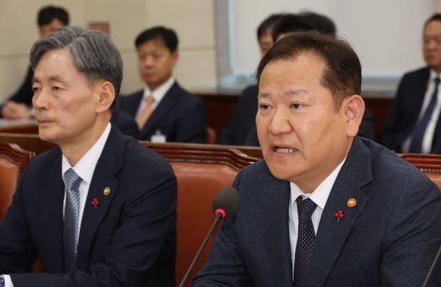 <b>경찰</b> “이상민 등 긴급출국금지…윤 <b>대통령</b>은 검토 중”
