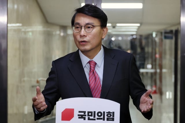 윤상현 “<b>탄핵</b> 반대해도 찍어줘”…野 “국민 개·돼지로 보나”