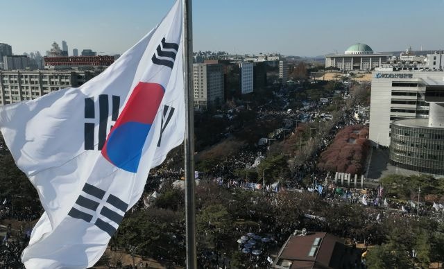 집회 인파로 9호선 국회의사당·<b>여의도역 무정차</b> 통과