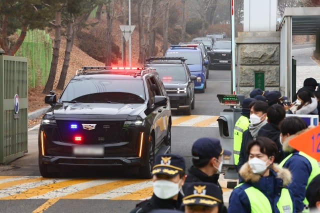 <b>탄핵심판</b>정 첫 출석하는 尹, 헌법재판소 도착