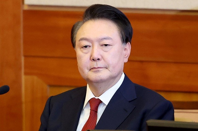 “尹, 헌재 출석때 머리 손질”…‘황제 스타일링’ 특혜 <b>논란</b>
