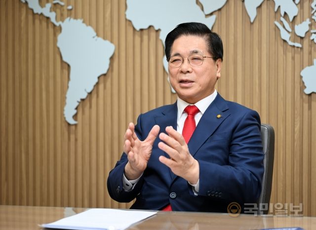 이영훈 여의도순복음교회 목사가 지난 27일 진행된 국민일보와의 특별 대담에서 올해 선교 140주년을 맞은 한국교회의 역할과 성도들의 마음가짐에 대해 설명하고 있다. 신석현 포토그래퍼  