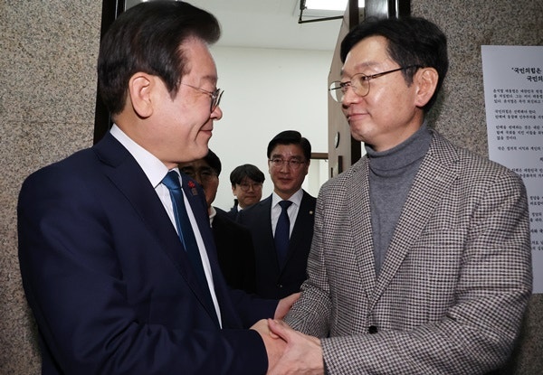 <b>김경수</b>, <b>민주당 복당</b>…“‘더 큰 민주당’ 계기 되길”