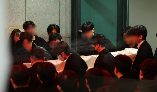 19일 오전 서울 송파구 아산병원 장례식장에서 고(故) 김새론의 발인이 엄수되고 있다. 뉴시스
