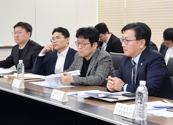 국내투자 ISA, 韓 주식 더 사게 한다