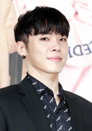 가수 휘성, 자택서 숨진 채 발견