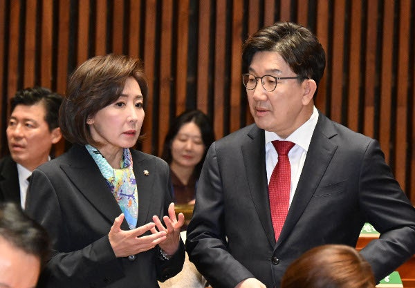 강경파·신중파 논쟁 속 “장외투쟁은 없다” 결론 내린 여당