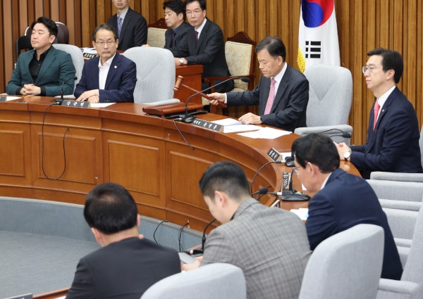 MBK 김병주 회장 증인 세운다… 국회, 18일 홈플사태 의혹 추궁