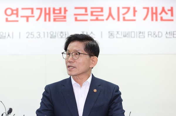 반도체 ‘주52시간 예외’ 막히자 특별연장근로 6개월로 확대 검토