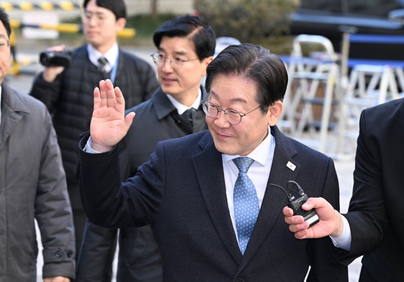 <b>이재명</b>, <b>선거법 2심</b> 선고 앞두고 <b>위헌심판</b>제청 추가 신청