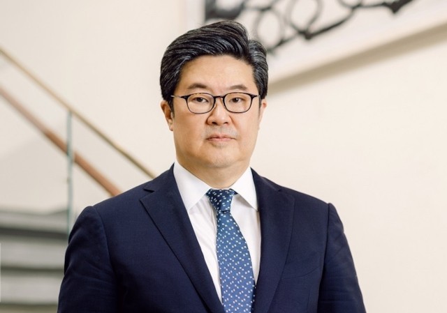‘홈플 사태’ 말 없는 김병주… 재계 총수는 위기 때 사재 내놨다