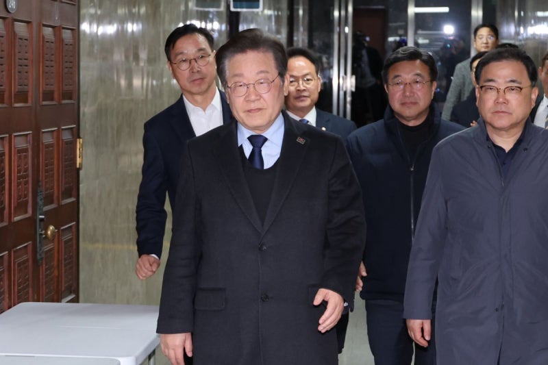 <b>이재명</b>, 한화 경영승계 언급하며 “기어이 <b>거부권</b> 쓸 거냐”