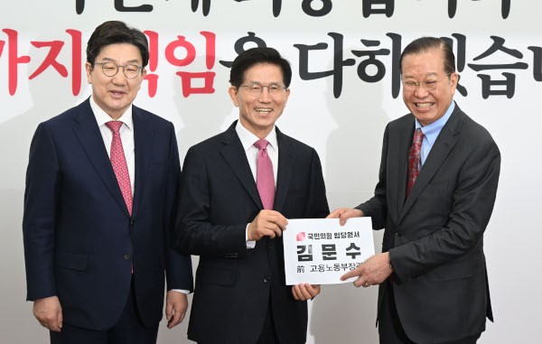 링 오른 김문수 “깨끗한 내가 이재명 상대”… 관건은 확장성