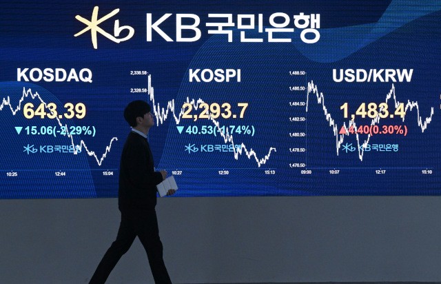 관세 전쟁에 요동치는 원·달러 환율… 1500원선 눈앞