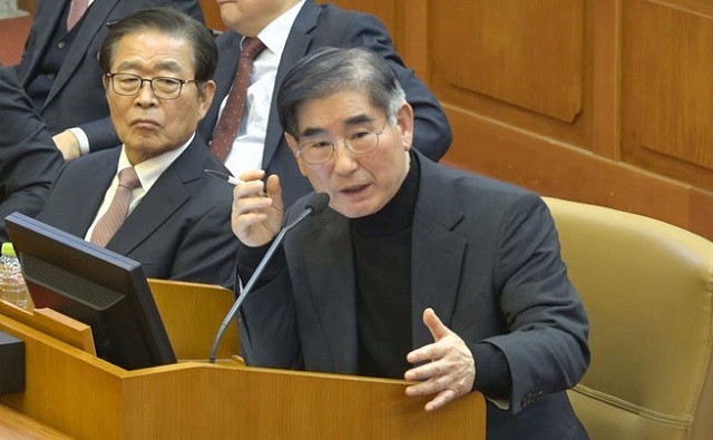 ‘내란 혐의’ 김용현 또 비공개 재판… “헌재, 내란죄 목적 없다 인정” 주장