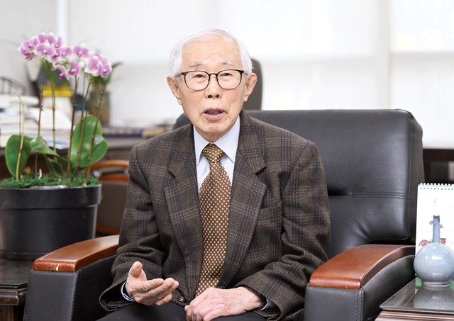 “교회가 정당과 관계 맺지 않는 게 본질 지키는 것”