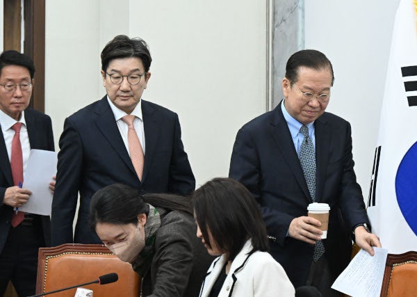 국힘, 월드컵 조별 예선하듯 경선… 1차, 100% 여론조사로 4강 압축