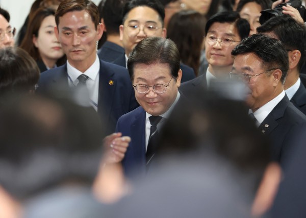 李 “성장 패러다임 전환 주도”