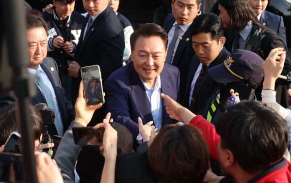 [사설] 관저에서 물러난 윤 전 대통령은 자중해야
