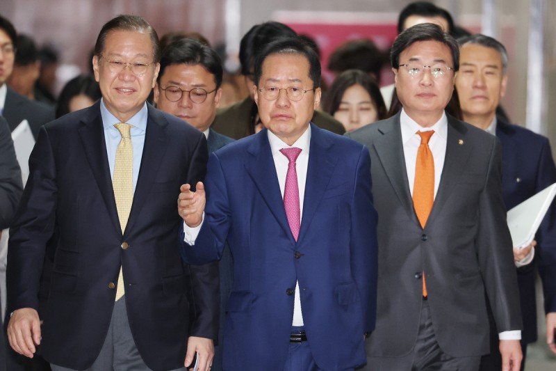 <b>홍준표</b>, <b>대선 출마</b> 선언… “이재명 사법심판대 세워야”