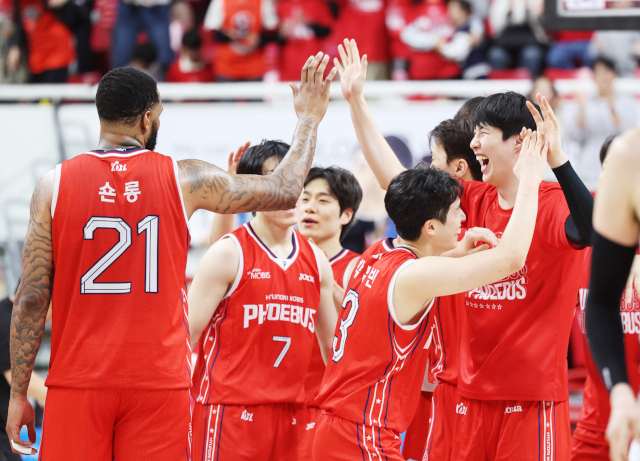 41세 함지훈 17점 투혼… 현대모비스 먼저 웃었다