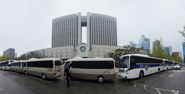 尹, 93분간 셀프 변론… “공소장 난잡” 검찰 직격