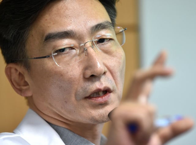 “문과가 다 해 먹는 나라”…<b>이국종</b> 교수, 결국 <b>국방부</b>에 <b>사과</b>