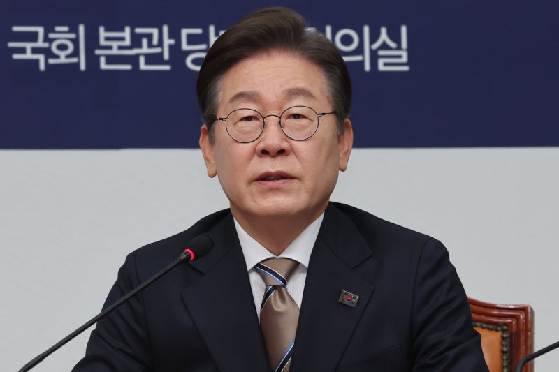 [속보] <b>이재명</b> 측 “후보 <b>피습</b> 모의 <b>제보</b> 잇따라…대인 직접 접촉 어려...