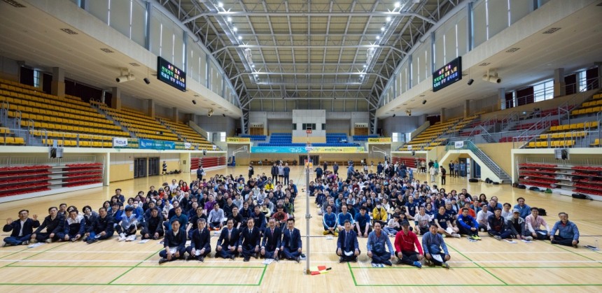 예장통합 전북지역 목회자 부부 체육대회가 지난 1일 전북 부안스포츠파크에서 열렸다.목회자 부부들은 다양한 종목에 참여하며 건강을 다지고,노회 내 교류와 친목을 도모하는 뜻깊은 시간을 가졌다.