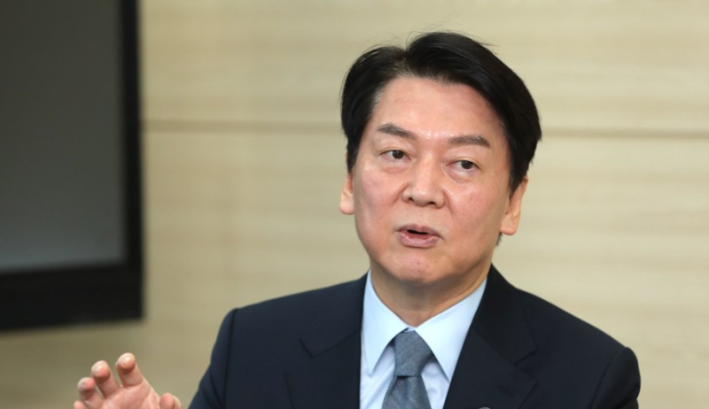 <b>안철수</b> “<b>김문수</b>, <b>계엄</b>·탄핵 <b>사과</b>해야…이재명 막을 명분”