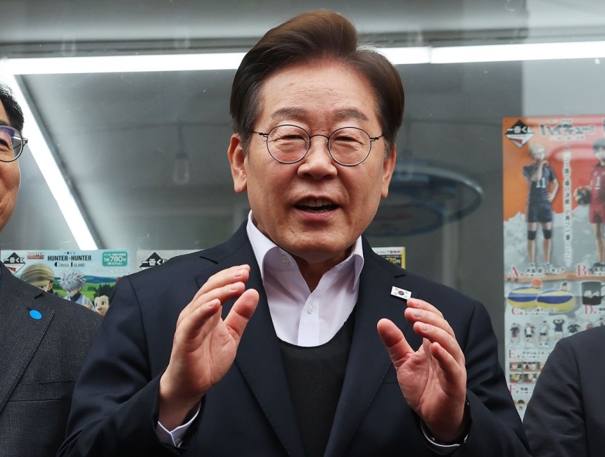 이재명 더불어민주당 대선 후보가 5일 경기도 양평군 양평물맑은시장에서 열린 '골목골목 경청투어'에서 발언하고 있다. 연합뉴스