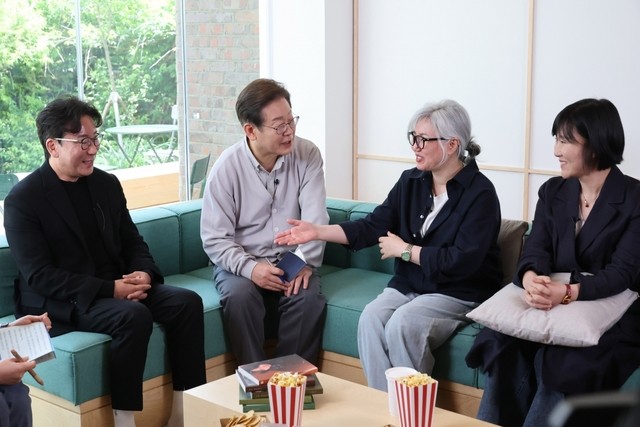 [포토] ‘국제시장’ 감독 ‘도깨비’ 작가와
